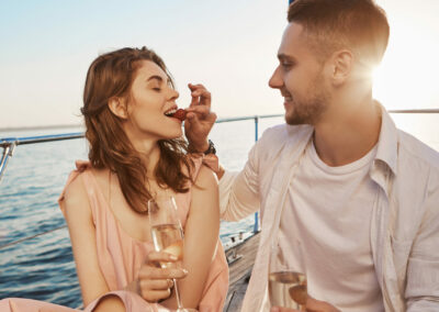 Romance bateau mer champagne