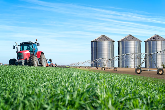 concept-production-agricole-alimentaire-silos-machines-tracteur-systeme-irrigation_342744-565