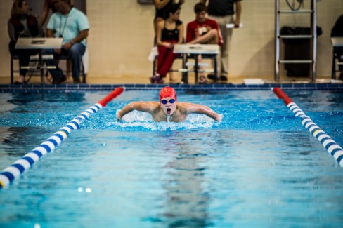 natation coach sport avec élève running